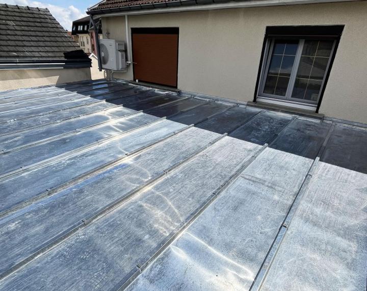 Des travaux de bardage réalisés par des artisans qualifiés.